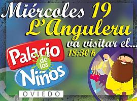 Primera visita oficial de L´Anguleru a Oviedo para recoger cartas de niños y niñas