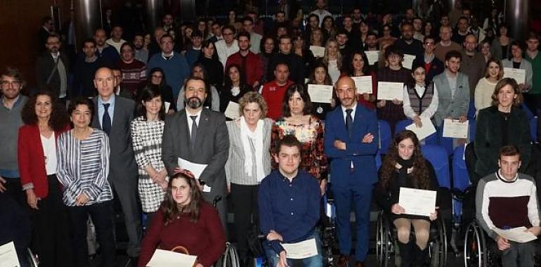 Fundación ONCE otorga 5 becas a estudiantes con discapacidad de Uniovi