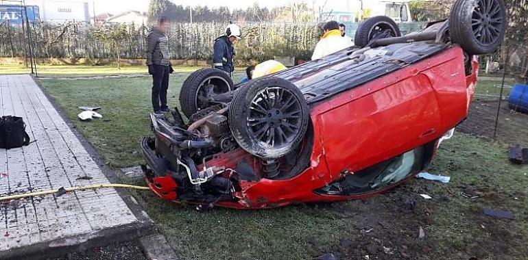 Herido en Llanera tras chocar con un muro y caer a una finca