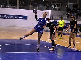 El Oviedo Balonmano Femenino enlaza su cuarta victoria consecutiva