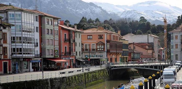 El ocle causa molestias y malos olores en la ría de Llanes