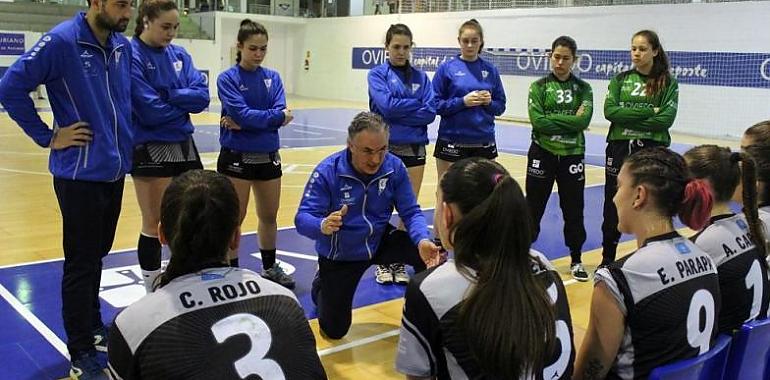 El Oviedo Balonmano Femenino tropieza en casa
