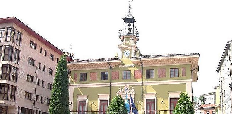 Podemos media con Principado y Ayuntamiento por las piscinas de Pénjamo