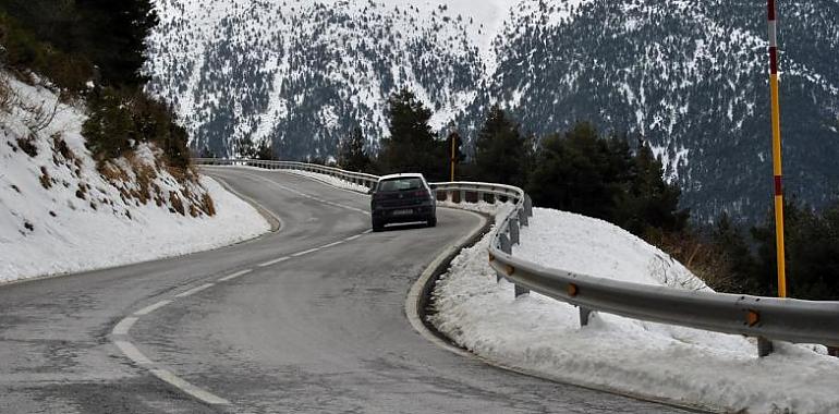 9 puertos de montaña con cadenas y cerrados los accesos a Los Lagos
