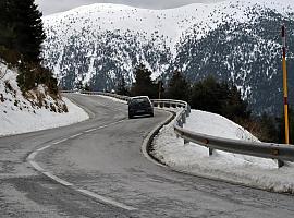 9 puertos de montaña con cadenas y cerrados los accesos a Los Lagos