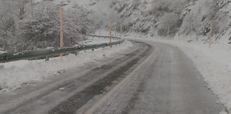 Asturias: Cerrados 6 puertos de montaña, Pajares a camiones y 11 con cadenas