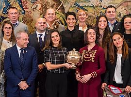 Recepción de S.M. la Reina al Club Balonmano La Calzada-Gijón