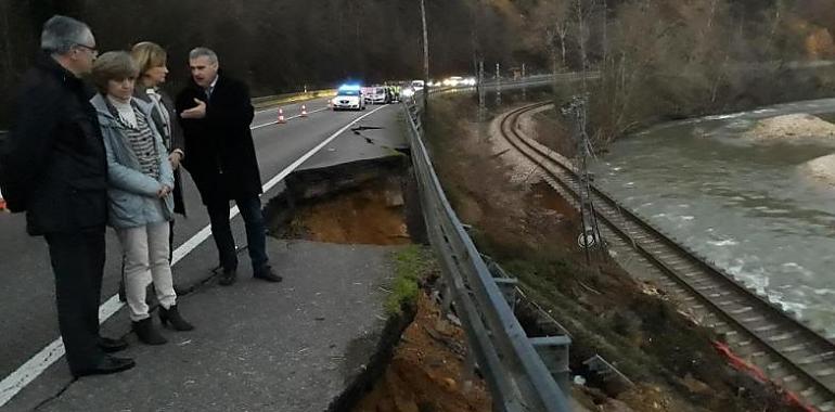 La Ministra de Sanidad visita el Hospital del Oriente de Asturias tras el temporal