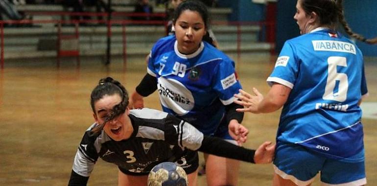 El Oviedo Balonmano Femenino empata en Vigo