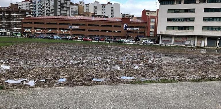Ciudadanos denuncia el estado del “solarón” tras la instalación de la pista de hielo