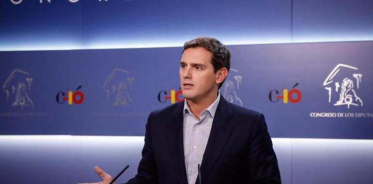 El triunvirato VOX, Ciudadanos, PP llama a las calles para derribar al Gobierno