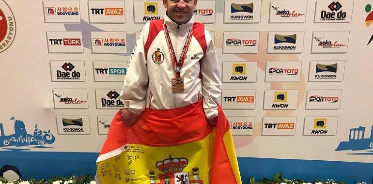 Álex Vidal se cuelga el bronce en el mundial de taekwondo paralímpico de Turquía  