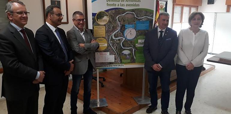 Hugo Morán presenta el proyecto para evitar riadas en Arriondas