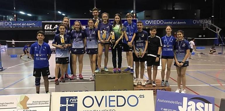 El bádminton ovetense en el podio escolar