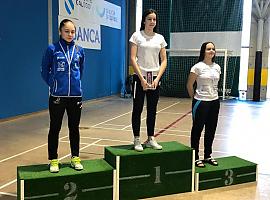 Clara Fernández y Laura Álvarez suben el medallero del Ovida Bádminton Oviedo