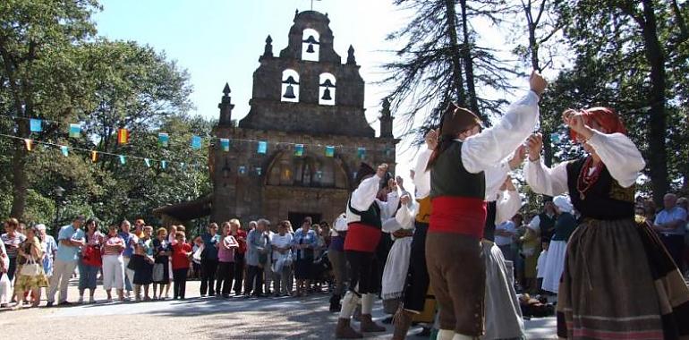 Hoy se corta la carretera Ciaño-El Carbayu, en Langreo, para proceder a asfaltarla