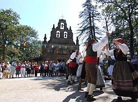 Hoy se corta la carretera Ciaño-El Carbayu, en Langreo, para proceder a asfaltarla