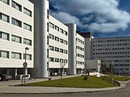 Cajastur entrega un mamógrafo digital a la Fundación Hospital de Avilés