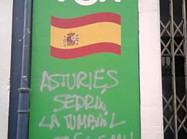 Vox Asturias denuncia "actos vandálicos" tras una pintada en su sede de Siero