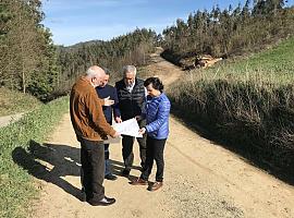 Desarrollo Rural invertirá más de medio millón en la reforma de dos caminos en Castropol y Navia 