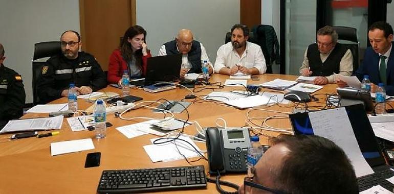 Asturias continúa luchando contra  29 incendios forestales en 17 concejos