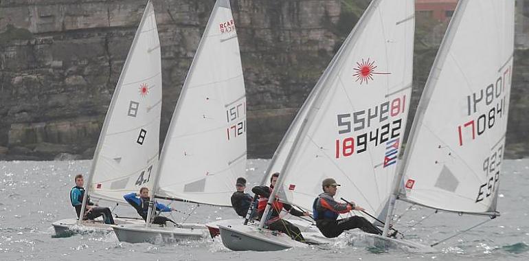 Arranca en la bahía de Gijón el Trofeo Primavera de Vela Ligera y Crucero