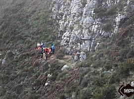Rescatan una senderista herida en las cascadas de Guanga, Oviedo