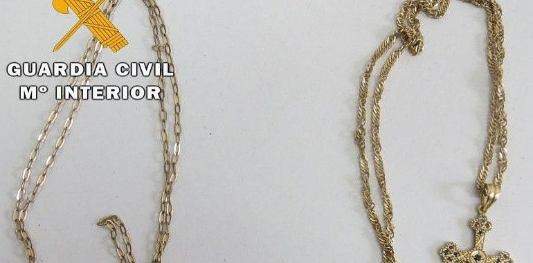 Detenida por robar joyas y dinero en casa de su vecina con la llave de repuesto