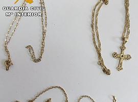 Detenida por robar joyas y dinero en casa de su vecina con la llave de repuesto