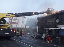 Arde un coche y una casa en La Secá, en Siero