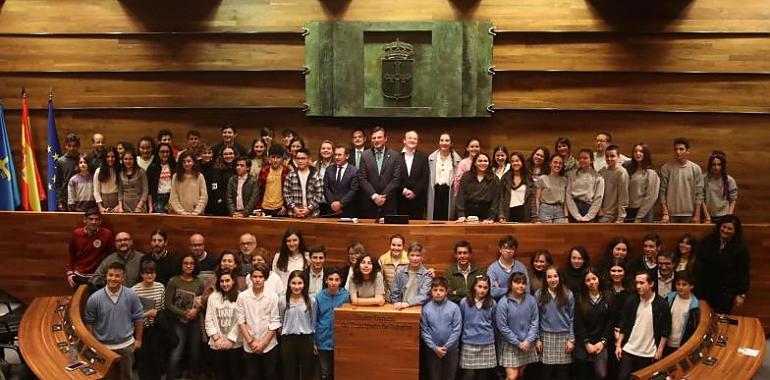 El IES Selgas de Cudillero y el Víctor García de la Concha de Villaviciosa ganan la Liga de Debate