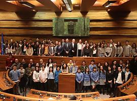 El IES Selgas de Cudillero y el Víctor García de la Concha de Villaviciosa ganan la Liga de Debate