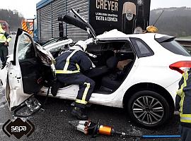 Excarcelada una conductora herida en grave accidente en Gijón
