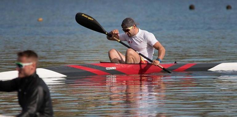 Pelayo Roza gana a las estrellas del piragüismo español 