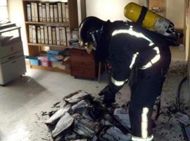 Incendio en una agencia de publicidad en Mieres