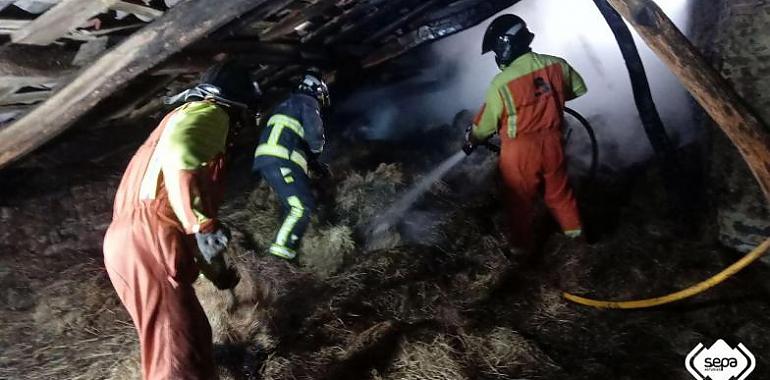 Sofocados sendos incendios urbanos en Avilés y Carreño