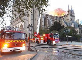 El interior de Notre Dame salvado. Macrón llama a reconstruir la catedral