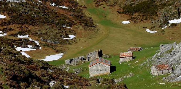 Rescatados dos senderistas desorientados en el Pico Cueto, en Cabrales