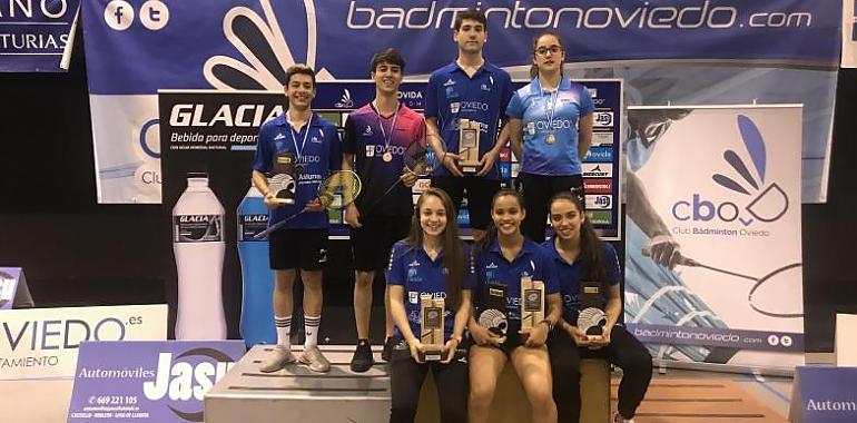 BADMINTON. 2 oros, 2 platas y 2 bronces para los locales en el Máster Nacional de Oviedo.