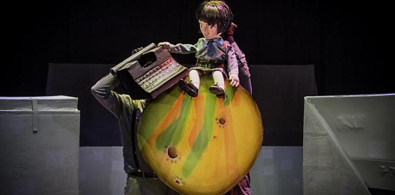 Los personajes de los poemas de Gloria Fuertes, en La luna es un globo en el Teatro de la Laboral