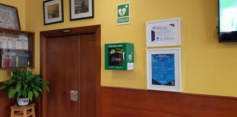 Mieres sigue ampliando su red de desfibriladores en centros públicos