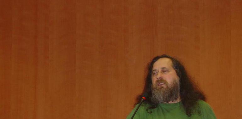 Stallman: "Muchos usuarios desconocen que en su día a día usan software libre"