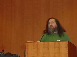 Stallman: \"Muchos usuarios desconocen que en su día a día usan software libre\"