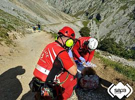 Rescatada una senderista lesionada en la Ruta del Cares