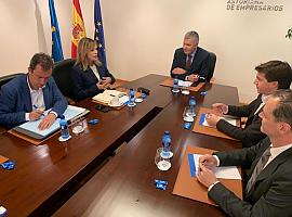 Vallina (IU) subraya la necesidad de contar con empresas y empresarios para sacar Asturias hacia adelante