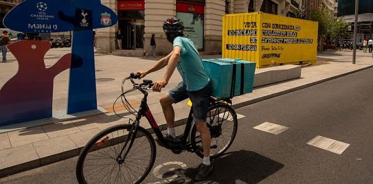 Greenpeace alerta del peligro de los bulos propagados en WhatsApp durante la campaña electoral