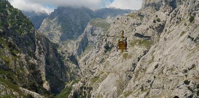 Rescatado un senderista lesionado en la ruta del Cares