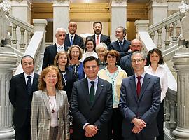 El Gobernador del Banco de España visita el Parlamento de Asturias