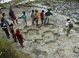El MUJA celebra el 50º Aniversario del descubrimiento de las huellas de la Playa de La Griega