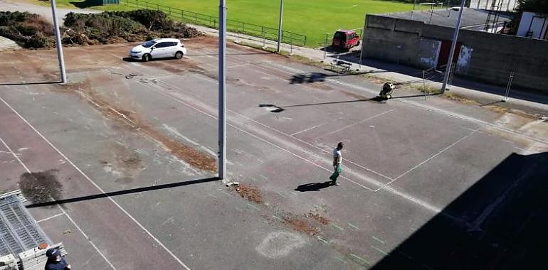Obras de reforma de las pistas de tenis del polideportivo de Candás